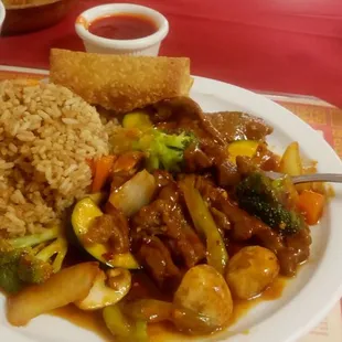 Lunch Hunan Beef, not too spicy at all just enough for me. PLENTY of food for the price with soup.