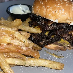 Cheeseburger with burnt onions and truffle fries