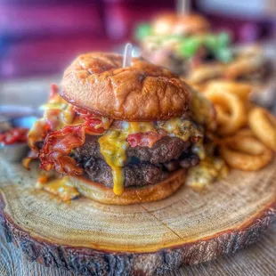 Texans Burger (@prettygirleatshouston)