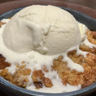 Georgia peach cobbler &amp; vanilla bean ice cream