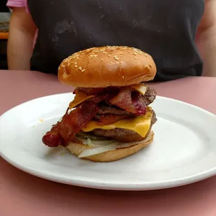 a bacon cheeseburger on a bun