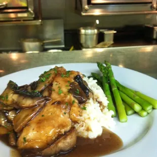 chicken wings and fried chicken, food