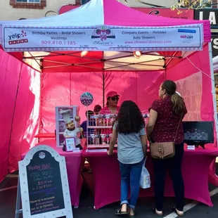Chiwee's Cake Pops at Redlands Market Night! Come check it out
