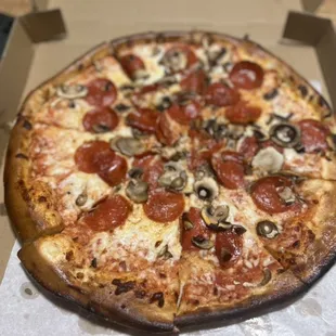 Large Pizza with pepperoni and mushrooms
