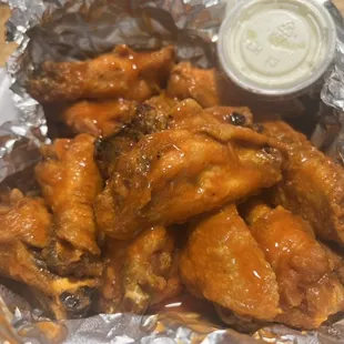 chicken wings and fried chicken, bbq wings, chicken wings, poultry, fried chicken, chicken, bbq chicken, fried chicken wings, food