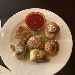 Garlic Knots with Marinara Sauce