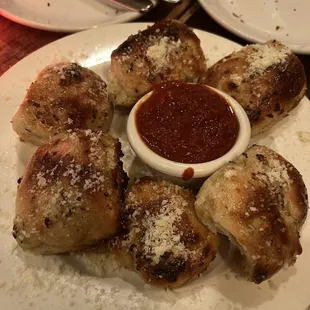Garlic Knots with Marinara Sauce