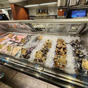 oysters and mussels, interior