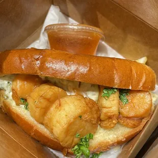 Trying the scallops roll. Oh my. It's so goos