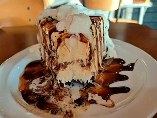 Hops & Hogs Country Smokehouse 