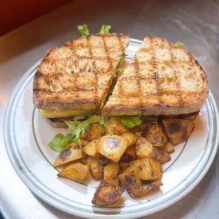 Egg Sandwich W Roasted Potatoes