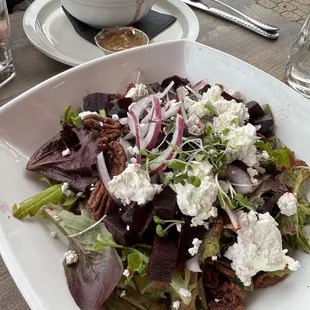 Greens & Goats Salad
