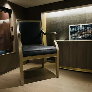 The gigantic chair which used to be in lobby has been moved to a side room and it didn't look like a statement any more.