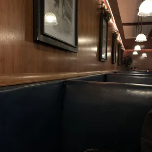 Ambience. Green booths!