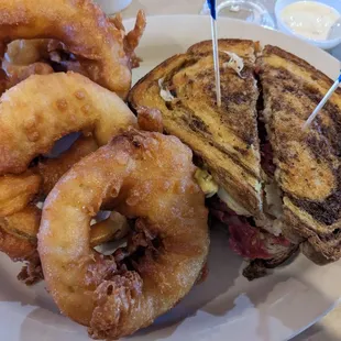Reuben with onion rings