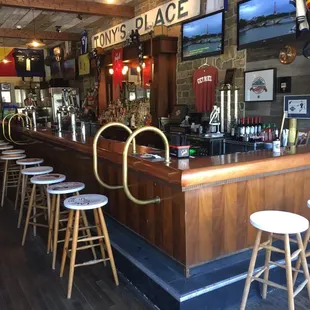 REEL-y better choices in Putin' Bay than this REEL expensive place