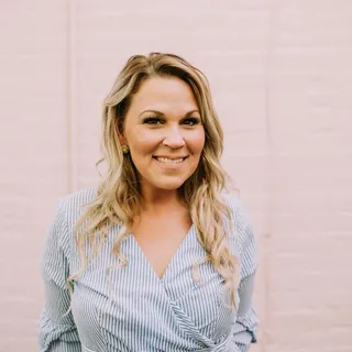 Lyndsey Y.