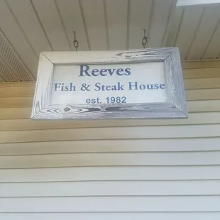 a sign for reeves fish and steak house