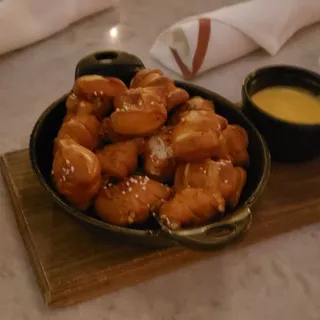 PRETZEL BITES
