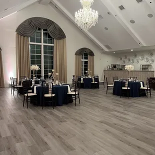 Just before the bride and groom arrive