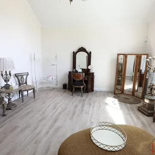 Spacious Bridal Lounge