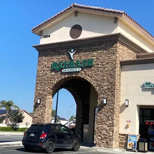 Front of Refresh Market/76 Gas