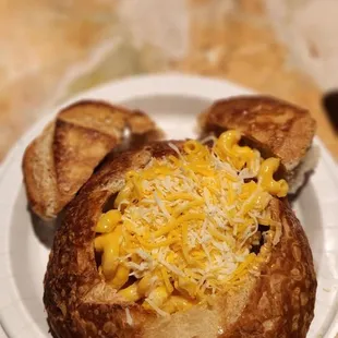 Mac n cheese sourdough bowl