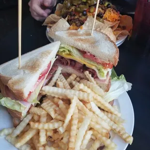 Club sandwich was excellent! Lots of bacon. Tons if fies too!!