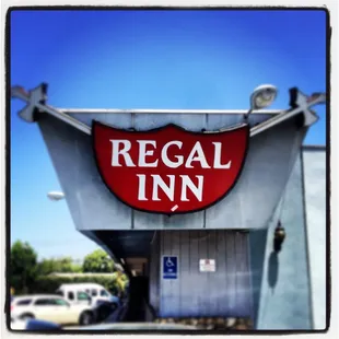 the sign for regal inn