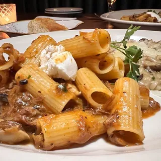 Rigatoni Ragu Alla Rustico