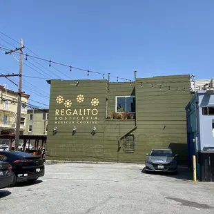 The side of the restaurant (viewable from Valencia street)