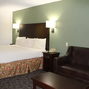 Regency Inn &amp; Suites in Pittsburg Kansas