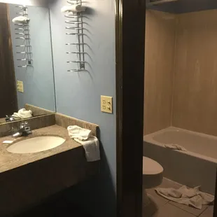 Granite countertop, 2 sets of towels.
