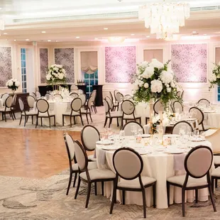 Regency Room In the Williamsburg