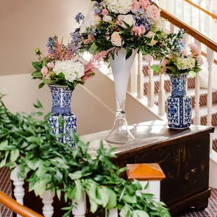 Queen's staircase in Williamsburg Inn