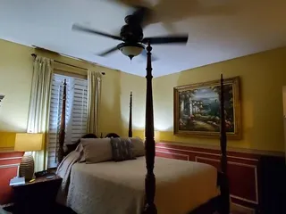 The Williamsburg Manor