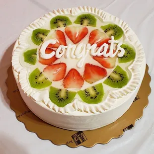 a cake decorated with kiwi and strawberries