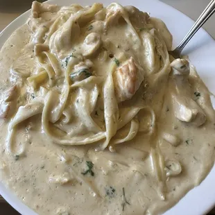 Fettuccine Alfredo Sauce w/Chicken