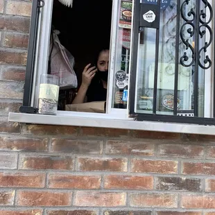 Employee not wearing mask correctly