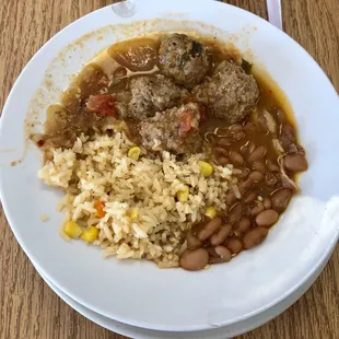 Albóndigas, lunch plate. Delicioso!!!