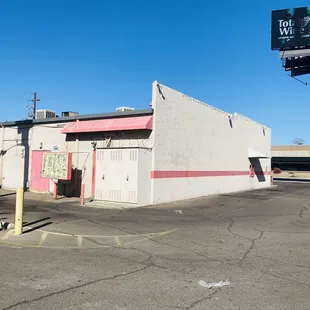 DRIVE THRU.