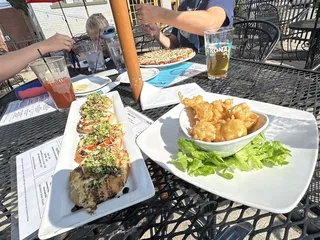 Manhattan's Pub N' Cheer