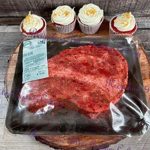 Buttercream ONLY Hyper-realistic Cakes
(yes you can eat the plastic!)