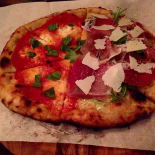 Arugula and Prosciutto Pizza