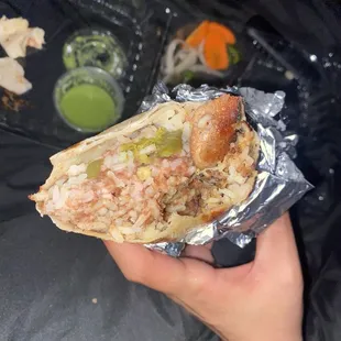 carnitas burrito (sour cream , avocado , DOESNT HAVE EITHER)