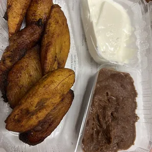 Platanos, frijol &amp; crema $12