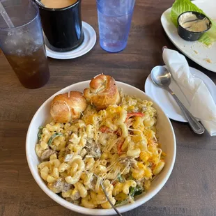 this is the philly mac and cheese, i also had the crab cakes and crab soup! service and food is overall amazing 9/10:)