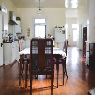 Space outside, space inside. Open kitchen, dining room and parlor.