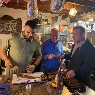 Rolling cuban cigars