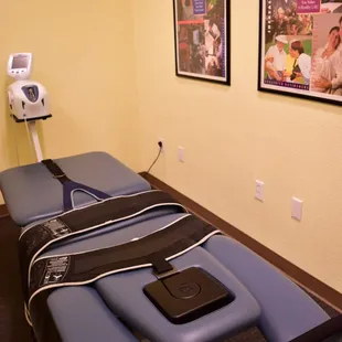 Spinal decompression therapy helps to relieve pain associated with herniated disc, bulging disc and degenerative disc disease.